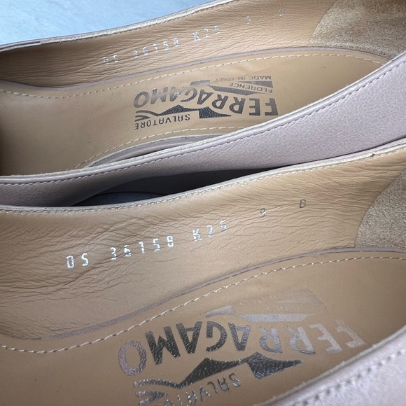 SALVATORE FERRAGAMO WOMENS PEEP TOE WEDGES LIGHT BEIGE SZ 9 - Picture 9 of 10